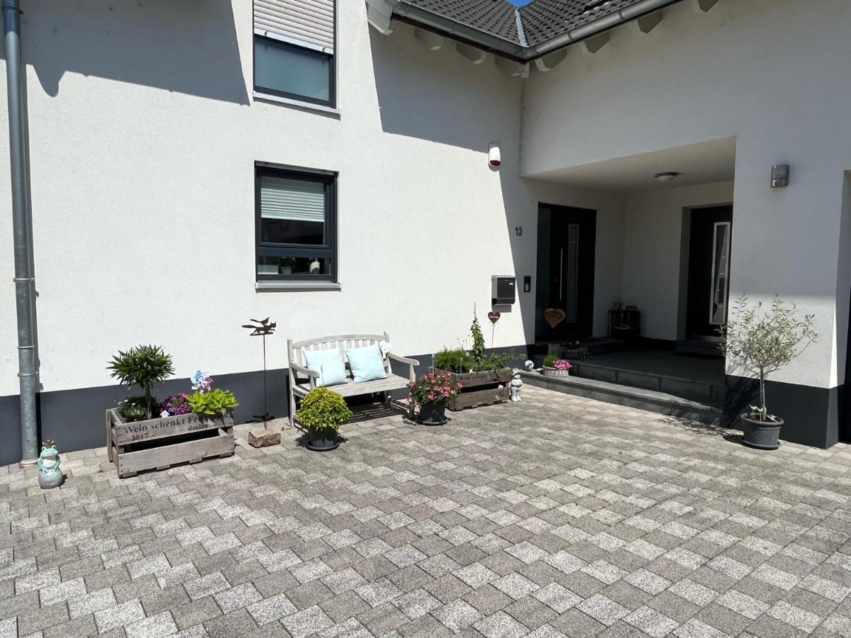 Weingut Grafenhof Apartment Heuchelheim-Klingen ภายนอก รูปภาพ